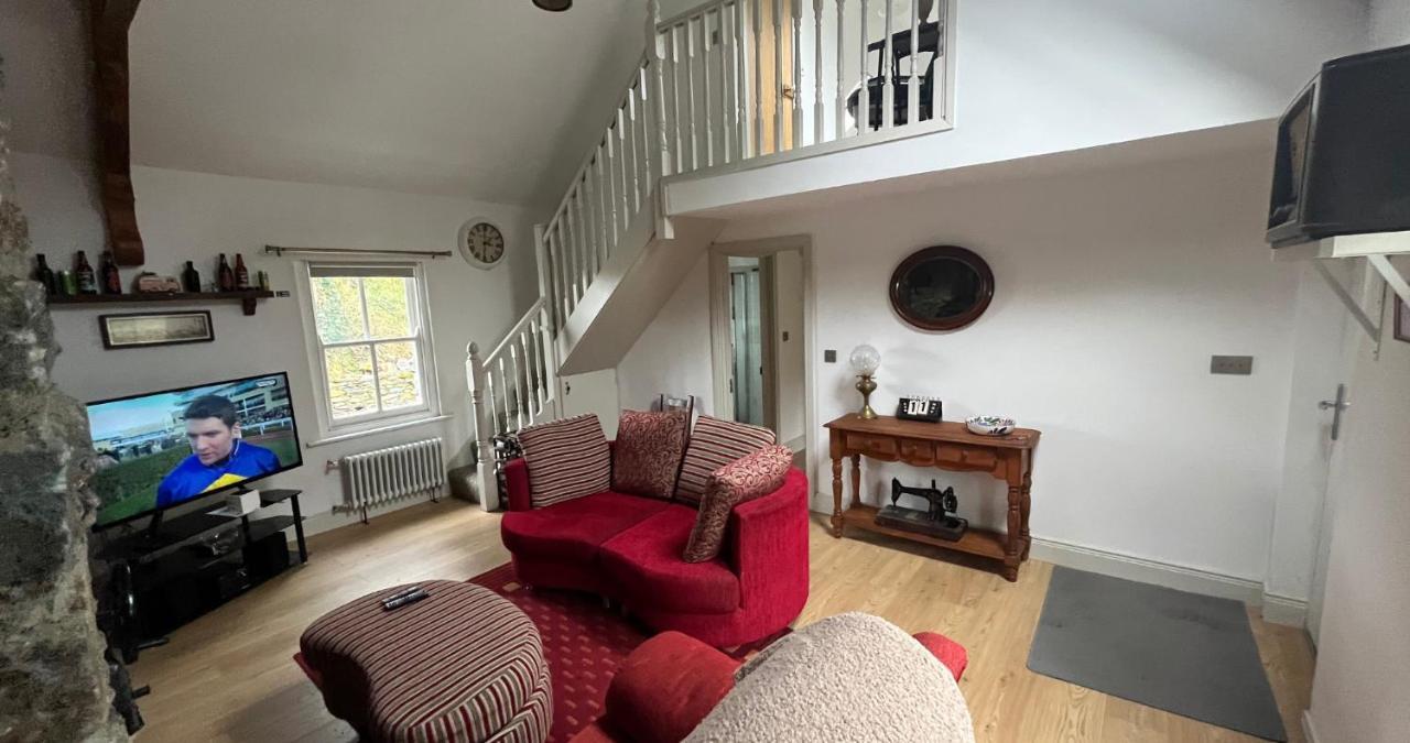 Newly Renovated Stone Cottage Located 2.5 Miles From Killarney Town Teernaboul Exterior foto